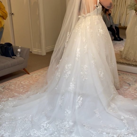 Morilee Canada Wedding Dress and First Class Bridal Cathedral Veil - Picture 4 of 4